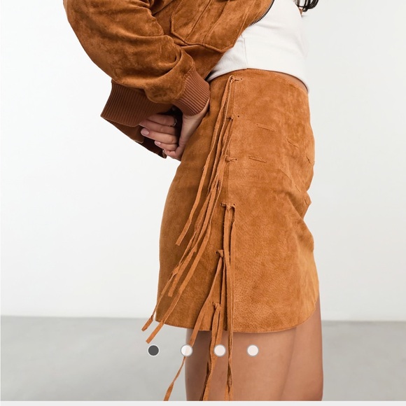 ASOS DESIGN real suede mini skirt with fringing detail in tan - Picture 2 of 12